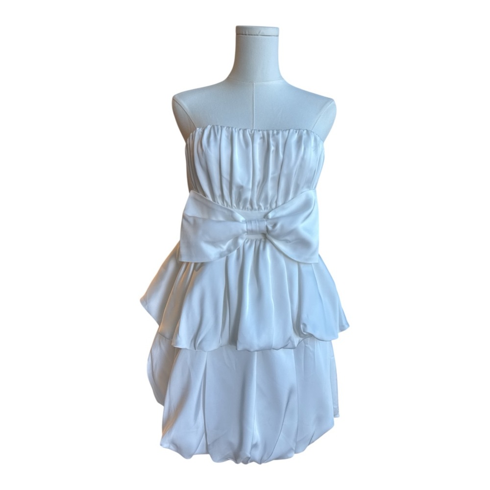 SFC6 White strapless flowy dress with bow detail size medium
